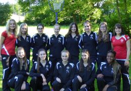 Aufnahme mit Korbballsponsor Huber Moden